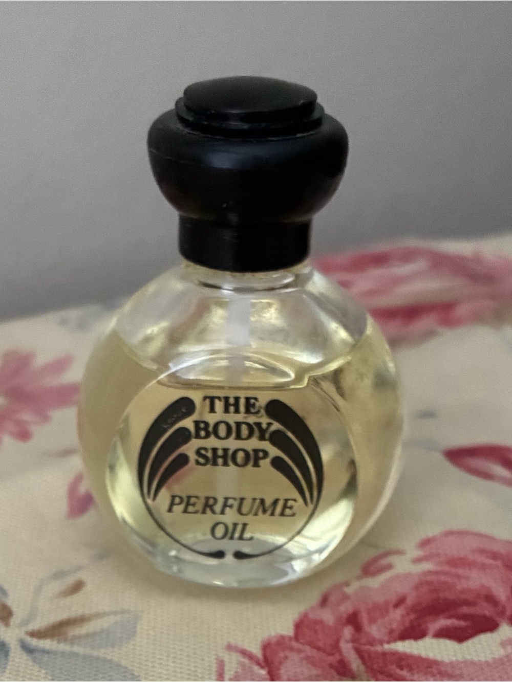 The Body Shop Fuzzy Peach Perfume oil Large 30ml Rare Discontinued Scent